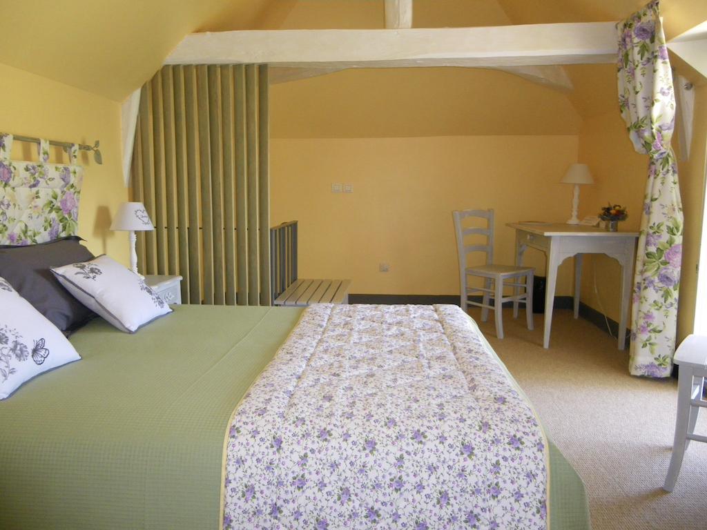 La Petite Varenne Turny Room photo
