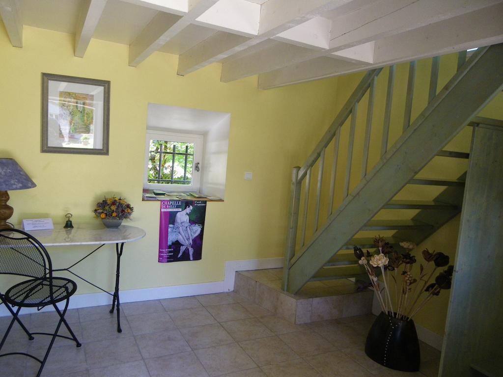 La Petite Varenne Turny Room photo