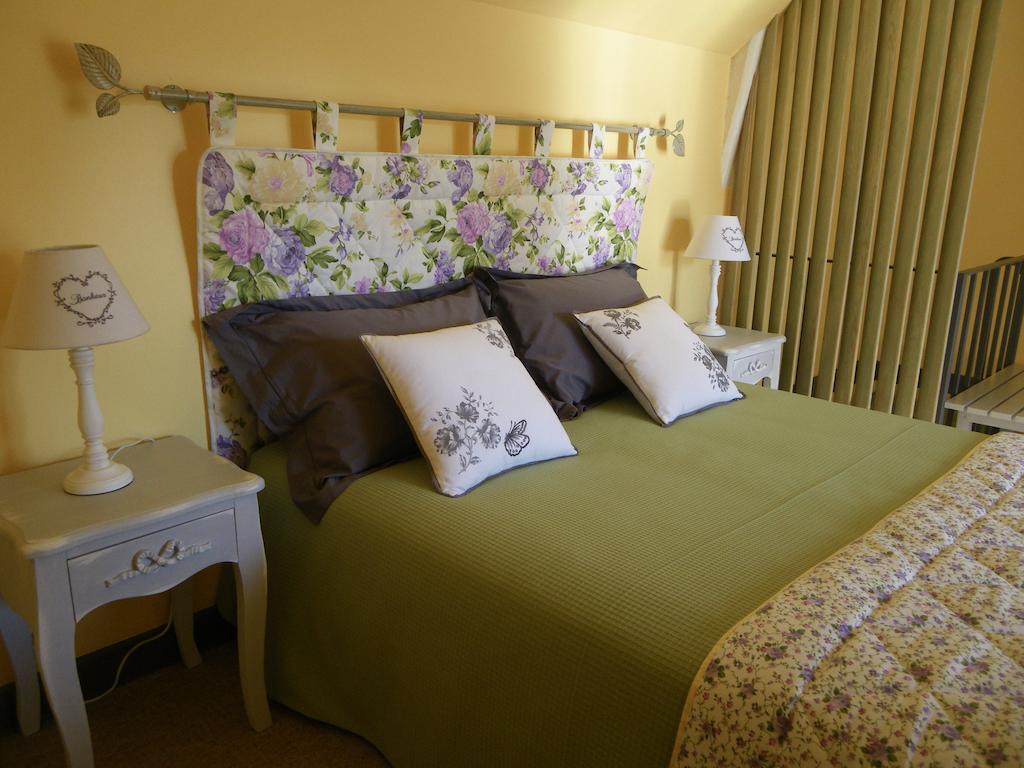 La Petite Varenne Turny Room photo