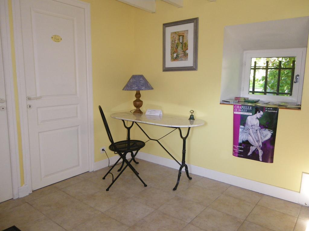 La Petite Varenne Turny Room photo